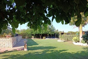 Property grounds - Apartment 'Pathos Retreat Lavanda' with Shared Pool, Wi-Fi and Air Conditioning (Arenella)