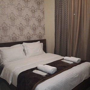 9 bedrooms, iron/ironing board, WiFi, bed sheets