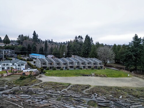 #201 Lower Garden View Suite at Shorewater Resort, Qualicum Beach