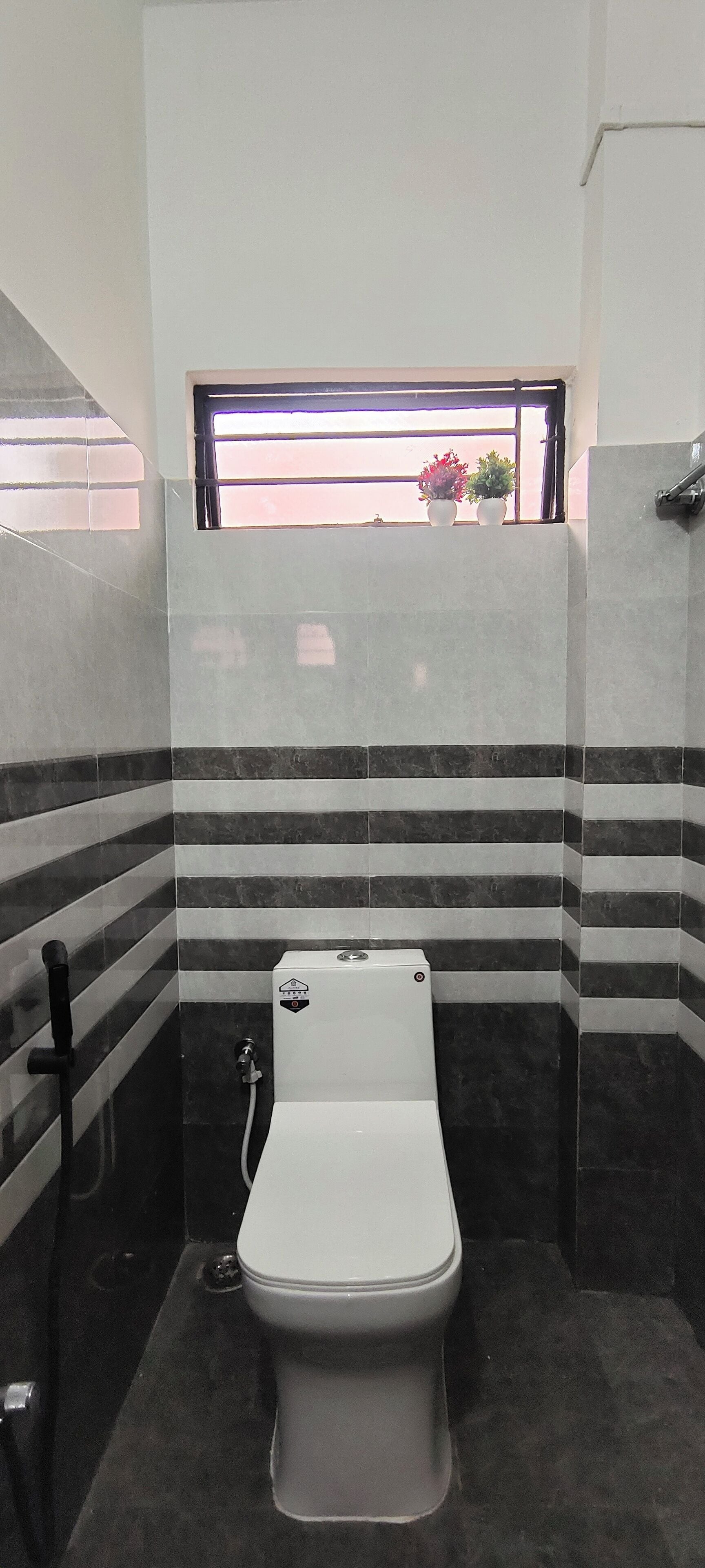 Produtos de toalete grátis, toalhas de banho, sabonete, shampoo