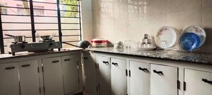 Cookware/dishes/utensils - Beltola Lodge - a serene homestay (Guwahati)