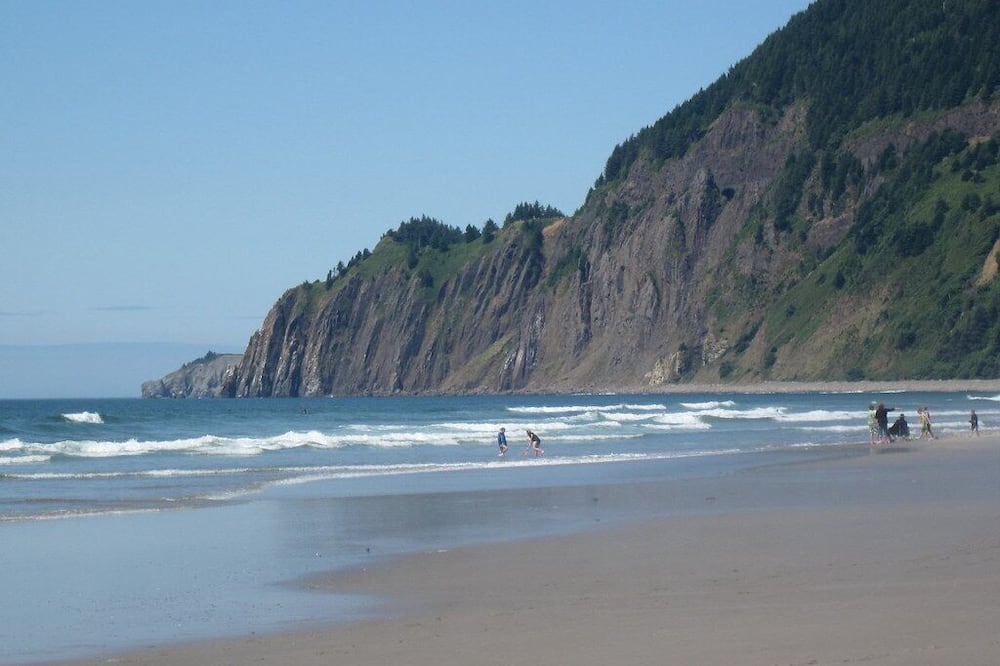 Manzanita Oceanfront Inn