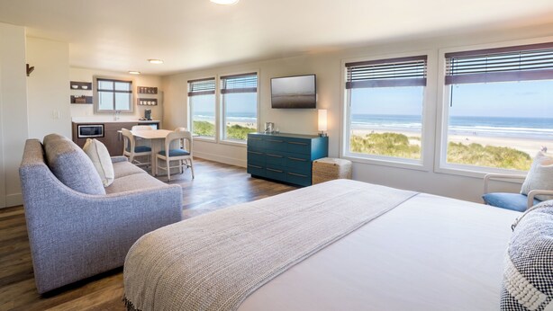 Classic Room, 1 King Bed with Sofa bed, Ocean View - Manzanita Oceanfront Inn (Manzanita)