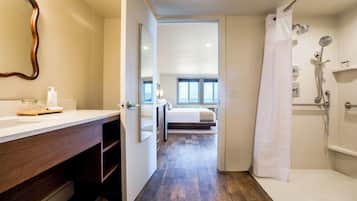 Basic Studio, 1 King Bed, Roll-in Shower, Ocean View | Bathroom
