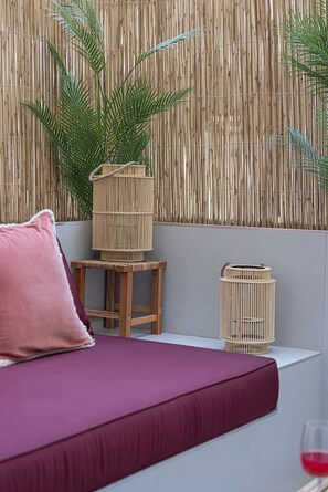 Desk, iron/ironing board, travel cot, WiFi - Stylish Studio Loft with Outdoor Patio in JVC (Dubai)