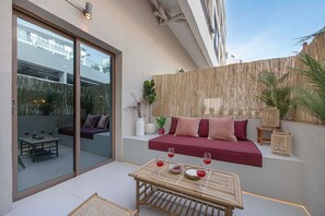 Terrace/patio - Stylish Studio Loft with Outdoor Patio in JVC (Dubai)