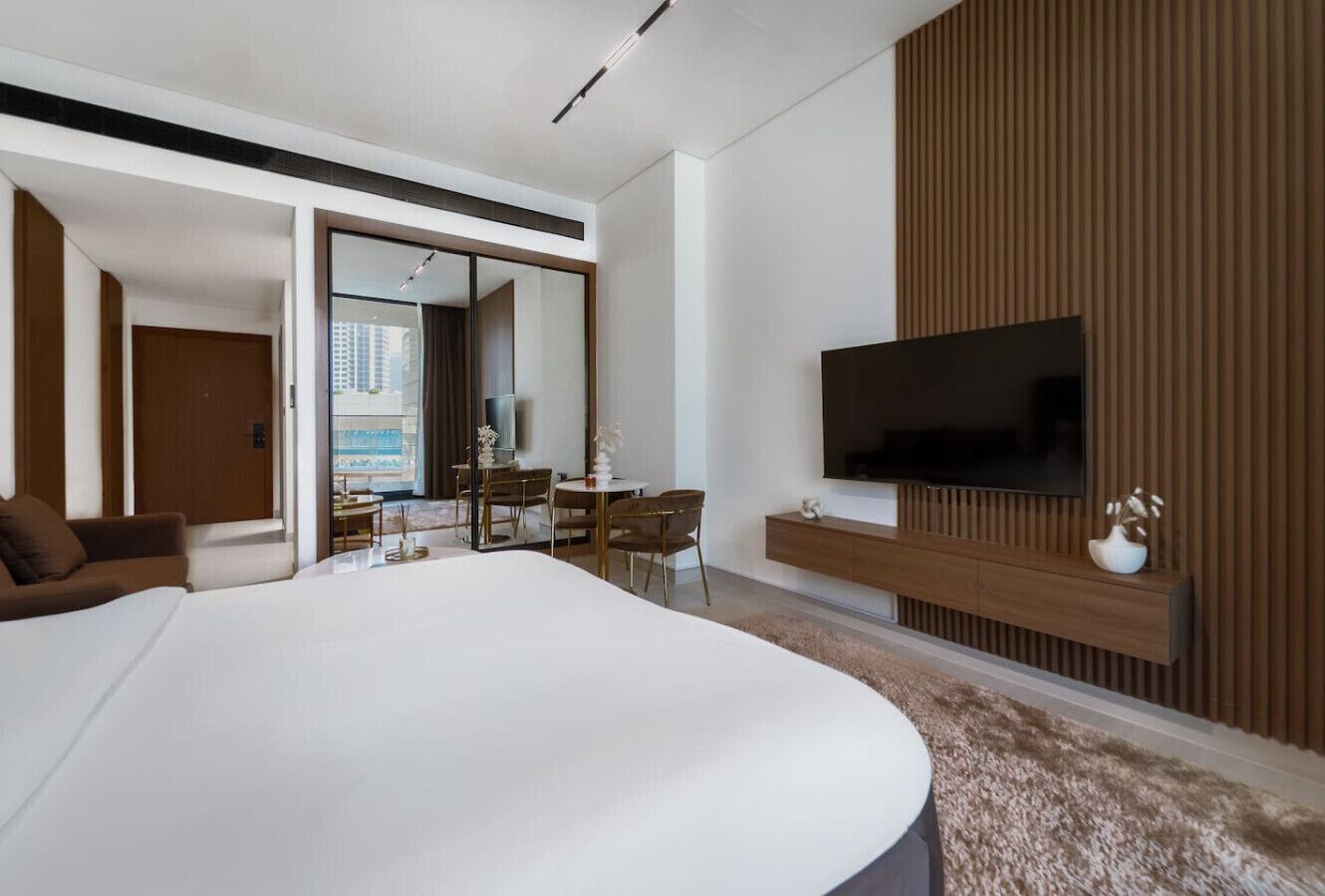 Tabla de planchar con plancha, wifi y ropa de cama 