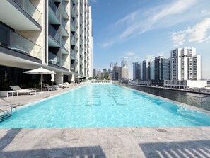 Pool - Chic Studio w/ Private Jacuzzi / Cold Plunge / Gym (Dubai)