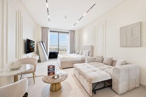 Smart TV - Premium Studio w/ Private Jacuzzi/Cold Plunge/Gym (Dubai)