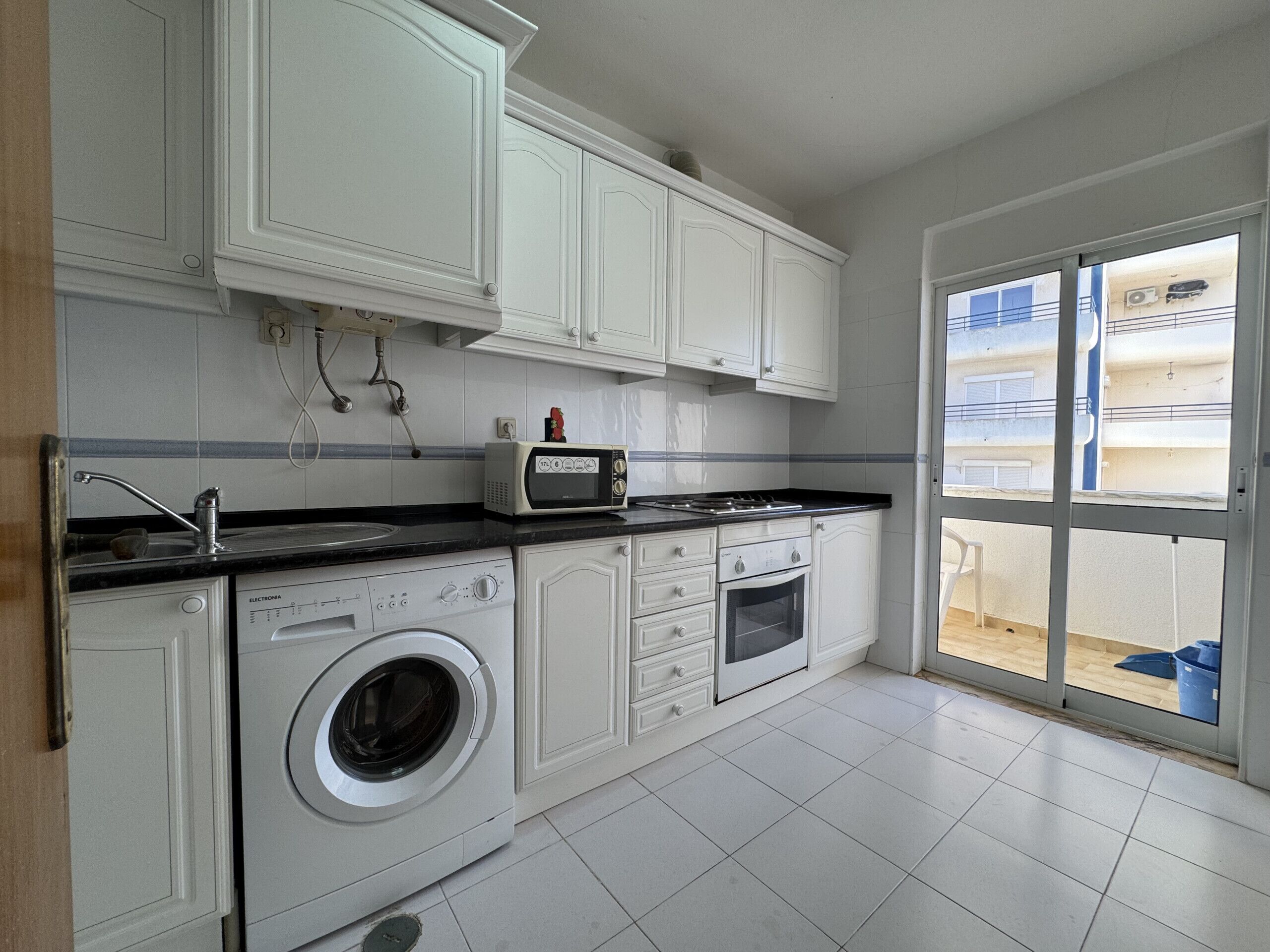 Micro-ondas, cafeteira/chaleira