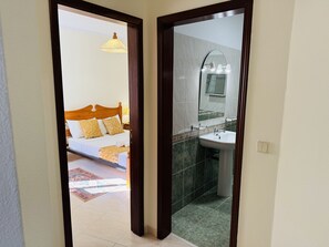 1 bedroom, bed sheets - Armação DE Pêra Central 3 by Homing (Silves)