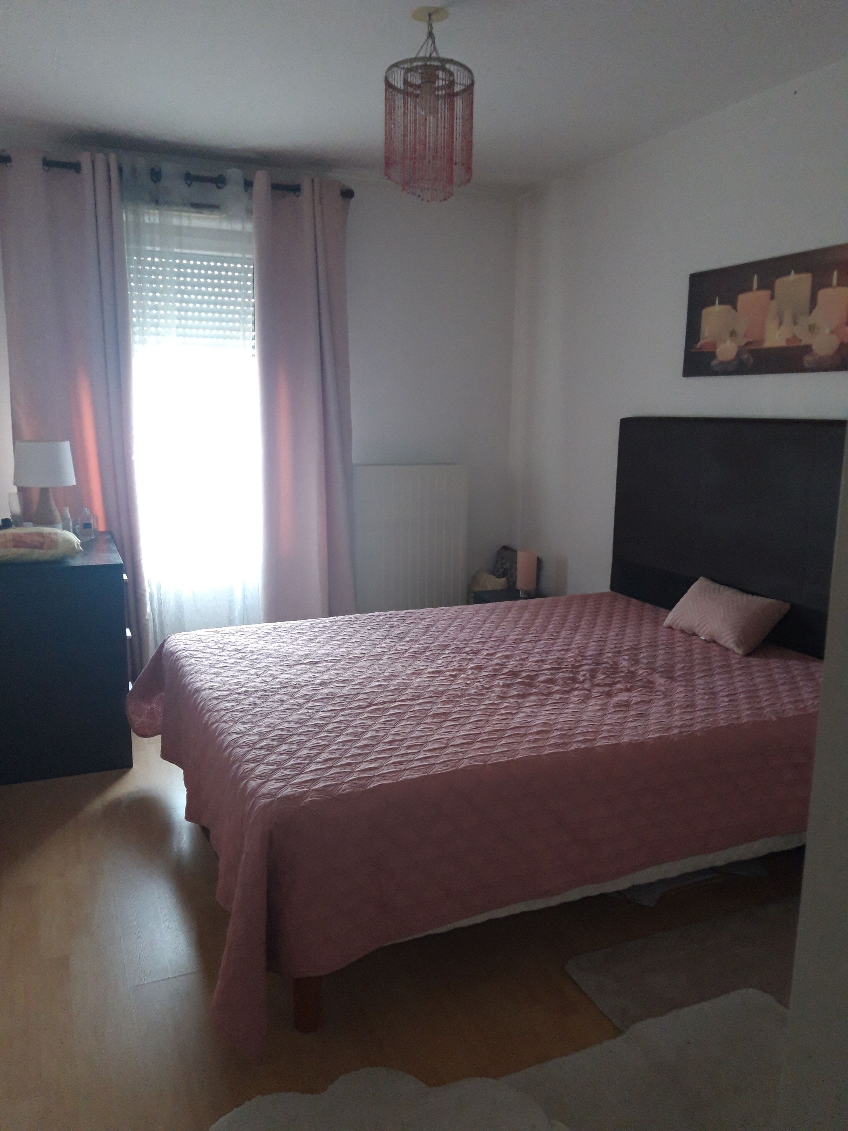 2 slaapkamers, een strijkplank/strijkijzer, internet, beddengoed