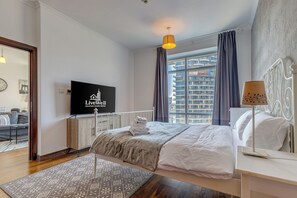 1 bedroom, iron/ironing board, Internet, bed sheets - Luxury Downtown Apt Burj View Walk to Dubai Mall (Dubai)