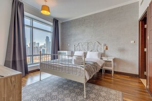 1 bedroom, iron/ironing board, Internet, bed sheets - Luxury Downtown Apt Burj View Walk to Dubai Mall (Dubai)