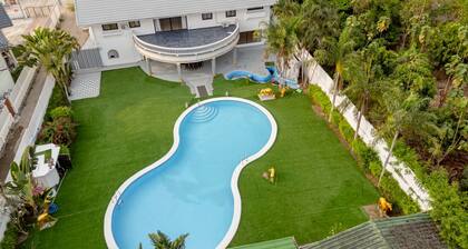 Millionaires Mansion- 5 BR Luxury Estate
