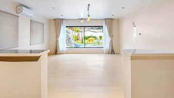 Villa, 5 Bedrooms, Smoking, Private Pool | Living room