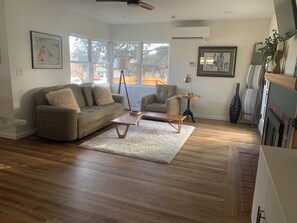 Unclassified image, 5 of 20, button - Quiet, Clean and Cozy 2 bedroom 1 bath. 1948 outside with brand new insides. (Reno)