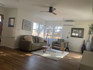 Unclassified image, 4 of 20, button - Quiet, Clean and Cozy 2 bedroom 1 bath. 1948 outside with brand new insides. (Reno)