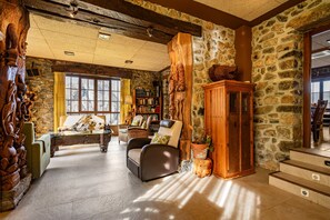 Interior - Room 'La Haya' with Shared Pool, Shared Garden and Wi-Fi (Gamonedo)