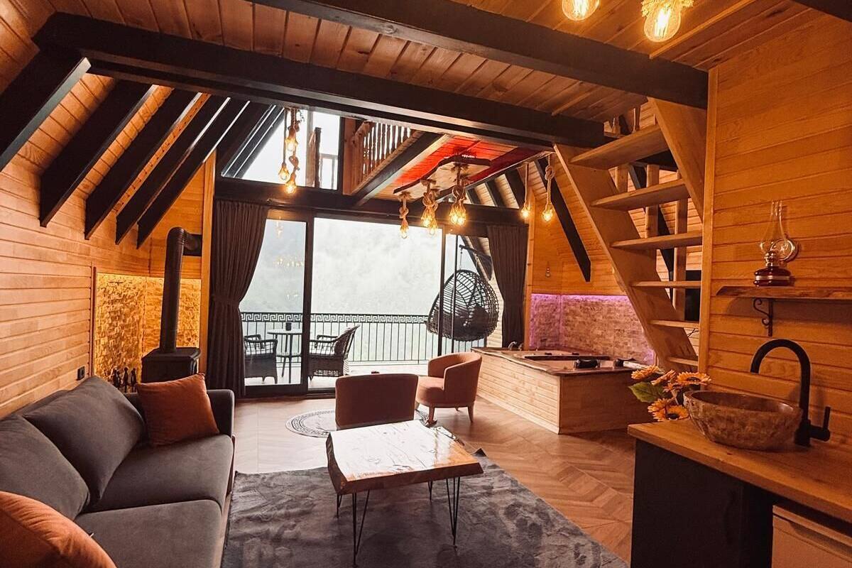 Deluxe Bungalow | Living area