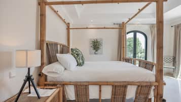 5 bedrooms, iron/ironing board, WiFi, bed sheets