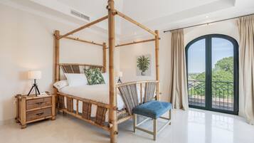 5 bedrooms, iron/ironing board, WiFi, bed sheets