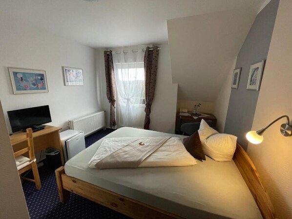 Comfort Single Room | Desk, laptop workspace, free WiFi