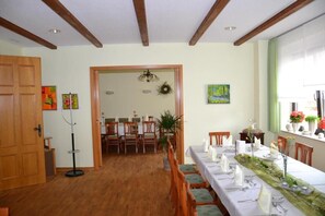 Khu ăn uống