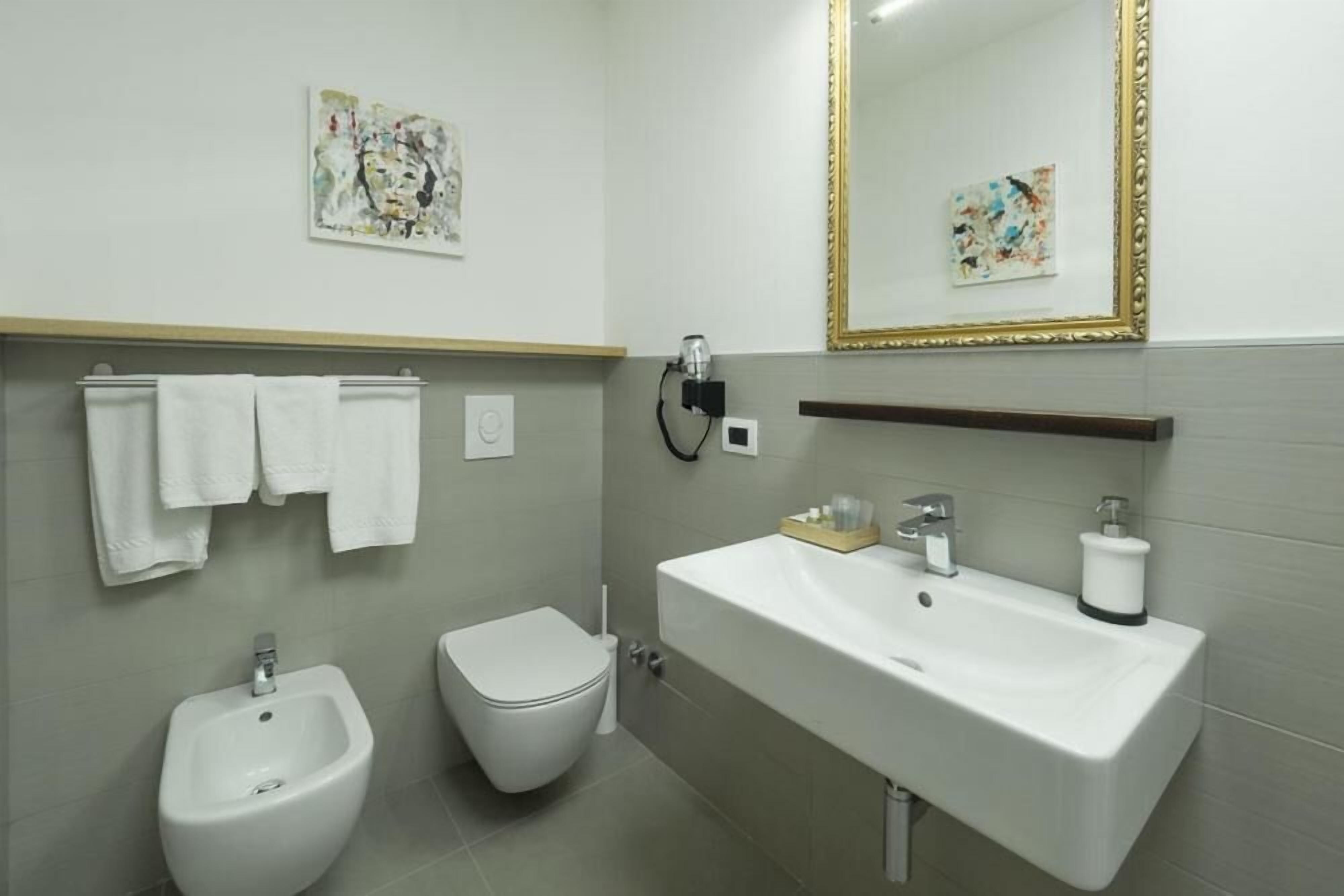 Design Apartment, 1 Bedroom, Non Smoking, Mezzanine | Bathroom | Free toiletries, hair dryer, bidet, towels