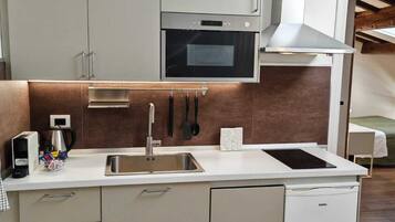 Comfort-Apartment, 1 Schlafzimmer, Nichtraucher, Turm | Eigene Küche | Großer Kühlschrank, Mikrowelle, Reinigungsartikel