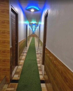 المنشأة من الداخل