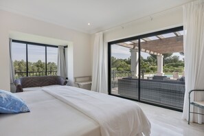 5 dormitorios, tabla de planchar con plancha, wifi y ropa de cama