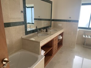 Unclassified image, 4 of 21, button