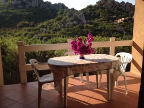Outdoor dining - Charming family villa with pool (Costa Paradiso)