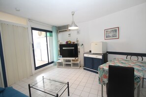 Interior - Studio cabin with terrace in Canet-Plage (Canet-en-Roussillon)