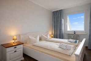 1 bedroom, iron/ironing board, free WiFi, bed sheets - fewo1846 - Fördekieker - charming 2-room apartment with balcony and fjord view (Glücksburg)