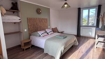 3 soverom, strykejern/-brett, wi-fi og sengetøy