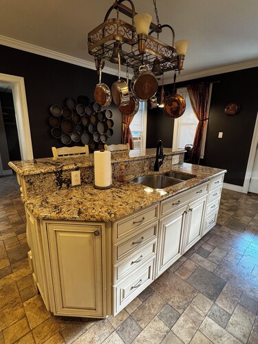 Whispering Well Manor - optional hot tub & short drive to Bucknell &Susquehanna