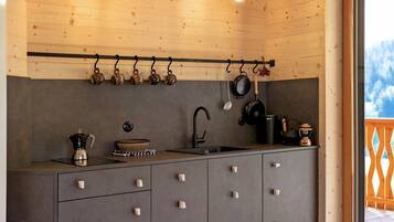 Fridge, stovetop, dishwasher, coffee/tea maker