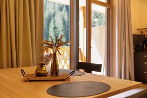 Dining - New Opening – Apartment 'Archerhof Rudis Hennenstoll' with Mountain View, Private Garden & Wi-Fi (Colle)