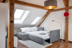 Bügeleisen/Bügelbrett, Reisekinderbett, WLAN, Bettwäsche
