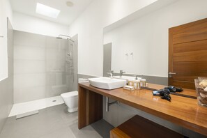 Shower, towels - Casa Jimena by Escape Home (Puerto del Carmen)