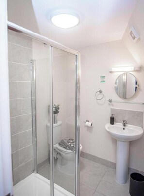 Bathroom - Twin Room With Sea View (Blackpool)