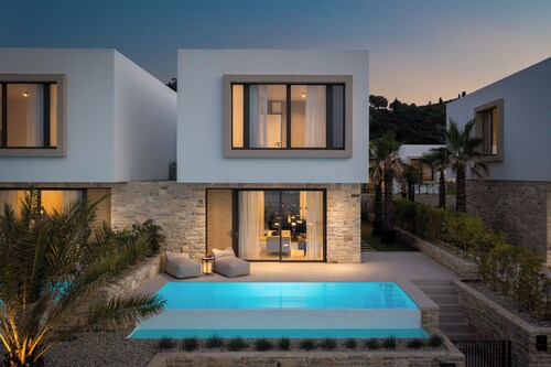 The Palms Resort Villa Beach Five with Pool