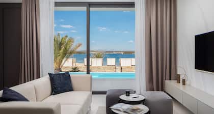 The Palms Resort Villa Beach Five with Pool