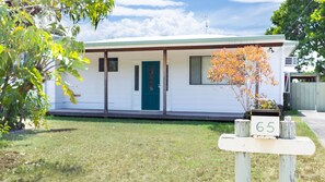 Exterior - Iluka Sea Star - Bright, Comfortable, Pet-Friendly Holiday Home (Iluka)