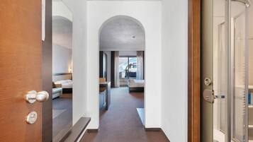 Silitysrauta/-lauta, Wi-Fi, vuodevaatteet