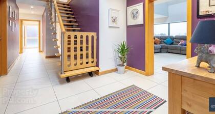 Cosy independent studio in a small village with countryside views