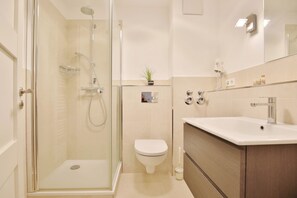 Shower, hair dryer - Ostseeglück Apartment 303 (Timmendorfer Strand)