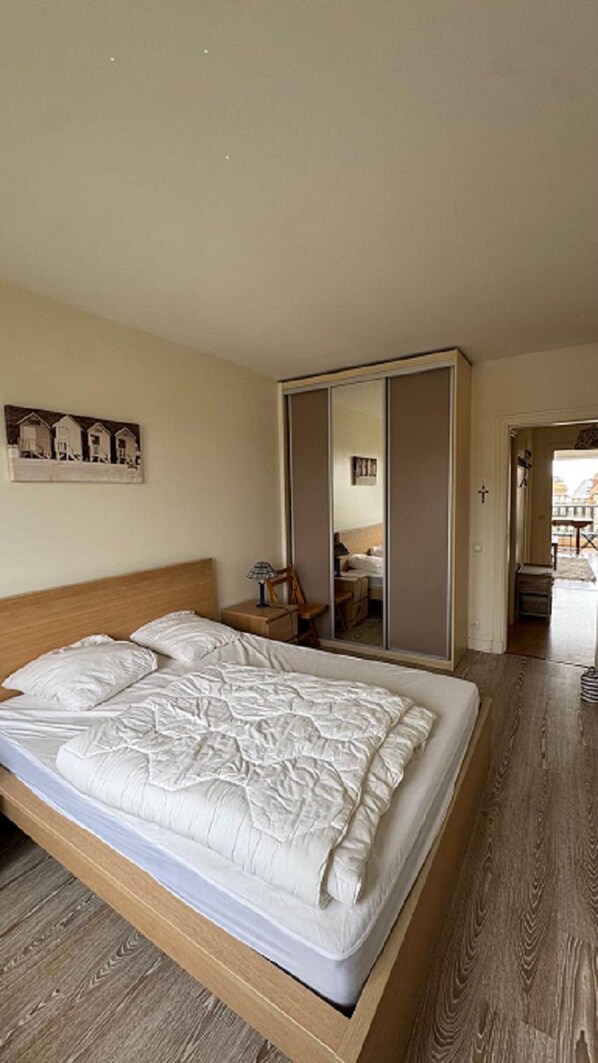 Unclassified image, 1 of 11, button